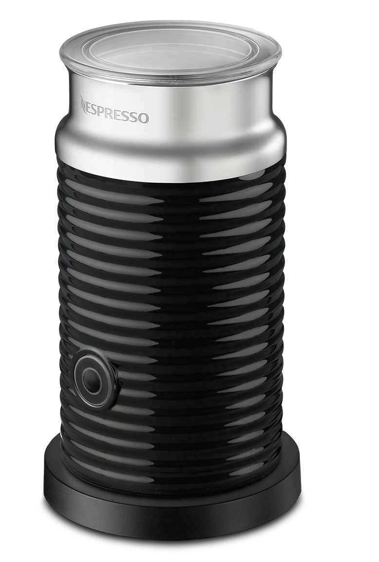 Nespresso Milchaufschäumer, schwarz mit silbernem Deckel, auf schwarzem Sockel.