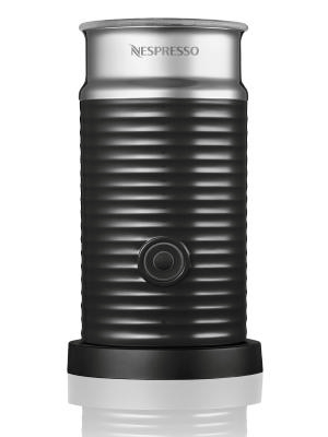 Ein schwarzer und silberner Nespresso Milchaufschäumer.