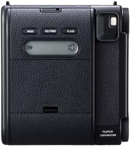 Fekete Fujifilm instant kamera, mód, önkioldó és vaku gombokkal; a kijelző 10-et mutat.