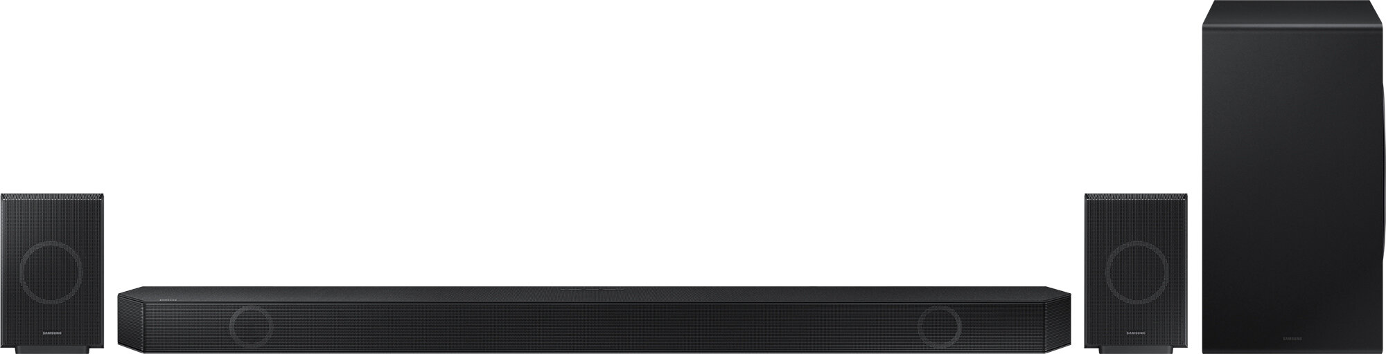 Czarny soundbar z dwoma głośnikami i subwooferem, wszystko na białym tle.