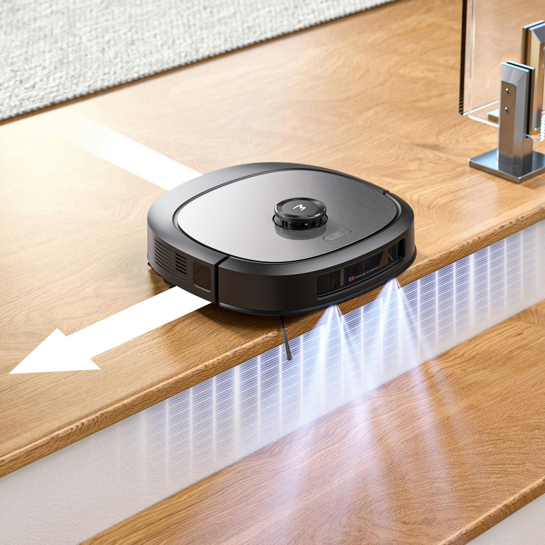 Ein schwarzer Roboter-Staubsauger auf einem Holzboden. Weiße Pfeile zeigen von ihm weg, mit Lichtspuren auf dem Boden.