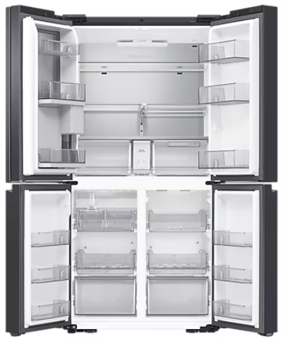 Czarna lodówka z otwartymi drzwiami. Ma wiele półek.