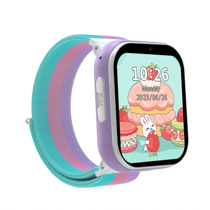 Fioletowo-biały smartwatch z kolorowym ekranem wyświetlającym truskawki i królika.