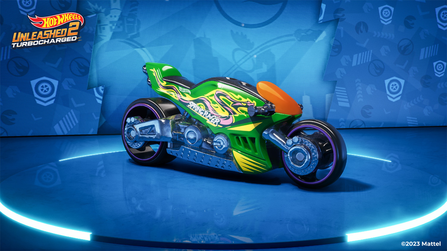 Una moto giocattolo verde e nera con uno sfondo blu, con un design simile a una pista.