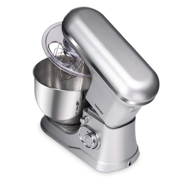 Srebrny mikser na białym tle, widok z góry, widoczna miska i trzepaczka.