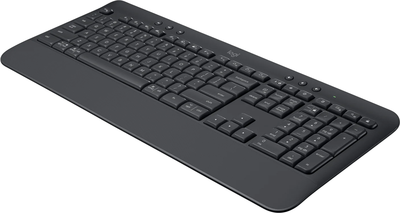 Egy fekete Logitech billentyűzet numerikus paddal. Ferde, és elegáns a dizájnja.