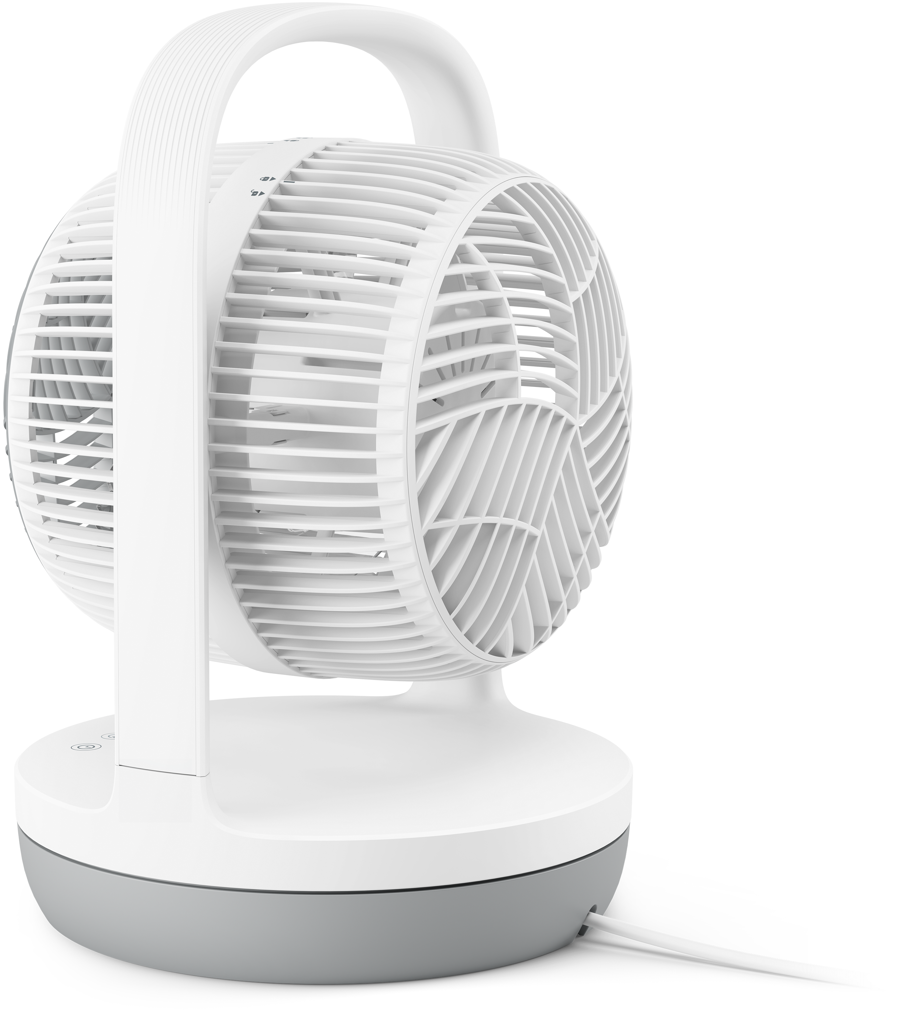 Egy fehér és szürke elektromos ventilátor fehér háttérrel.