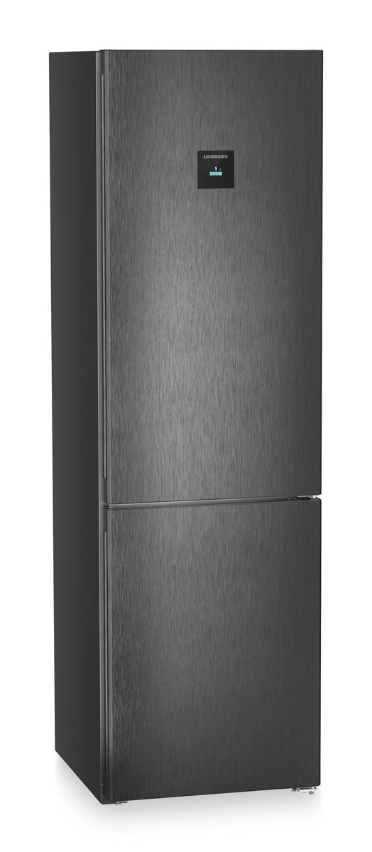Ein schwarzer Kühlschrank auf weißem Hintergrund.