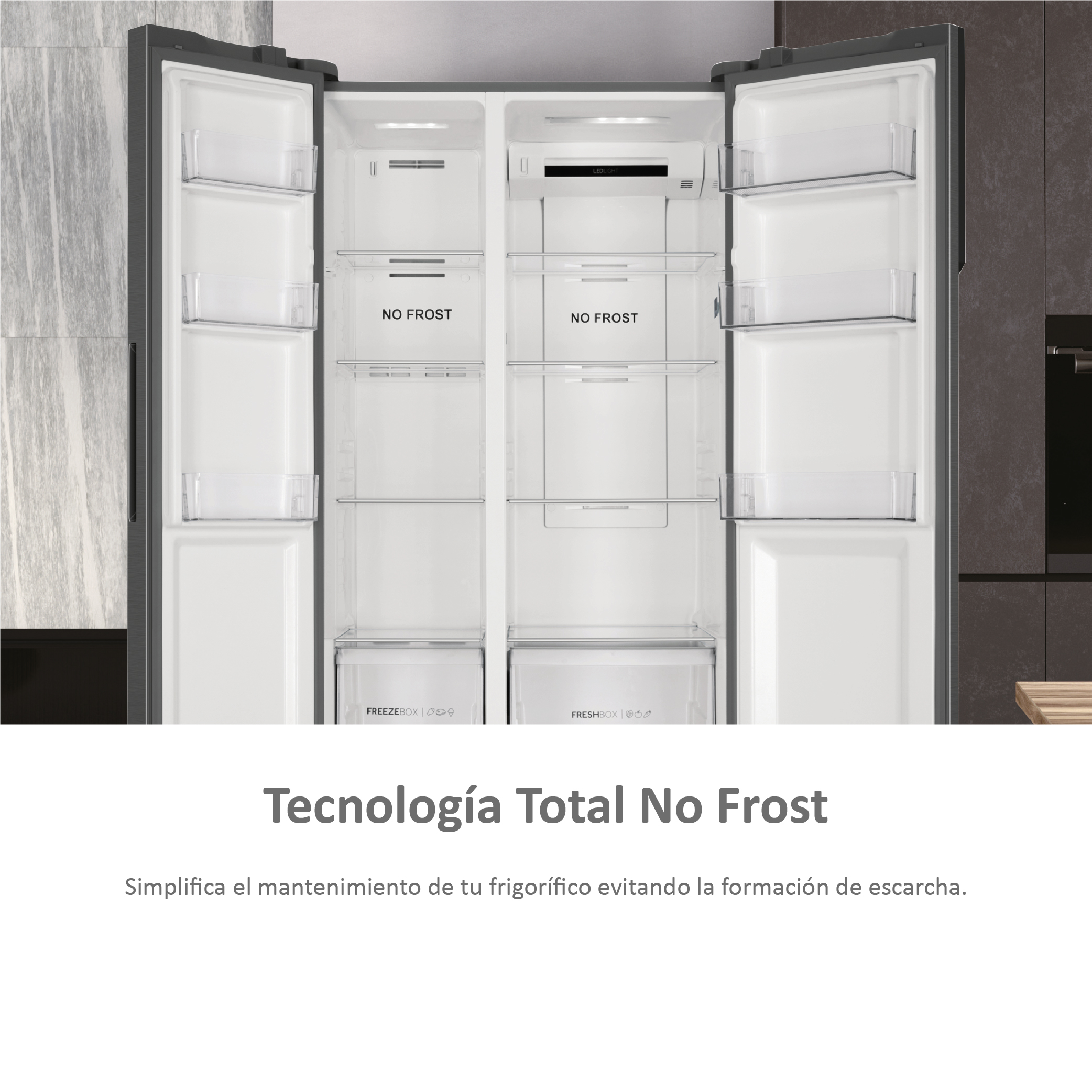 Refrigerador abierto. El interior muestra estantes, cajones y etiquetas como 'No Frost' y 'Freeze Box'.