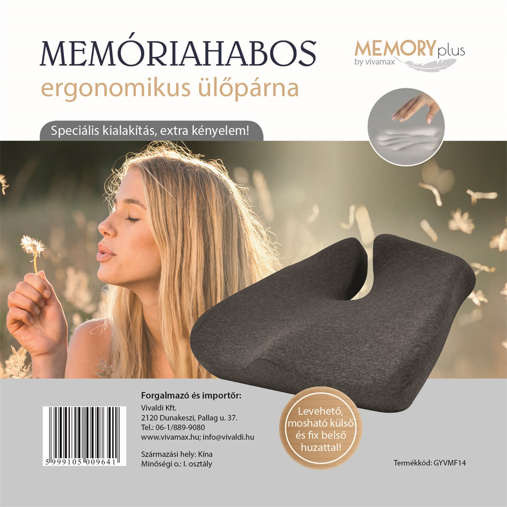 Nő virágot szagol egy memóriahabos, ergonomikus párna mellett fehér háttéren.