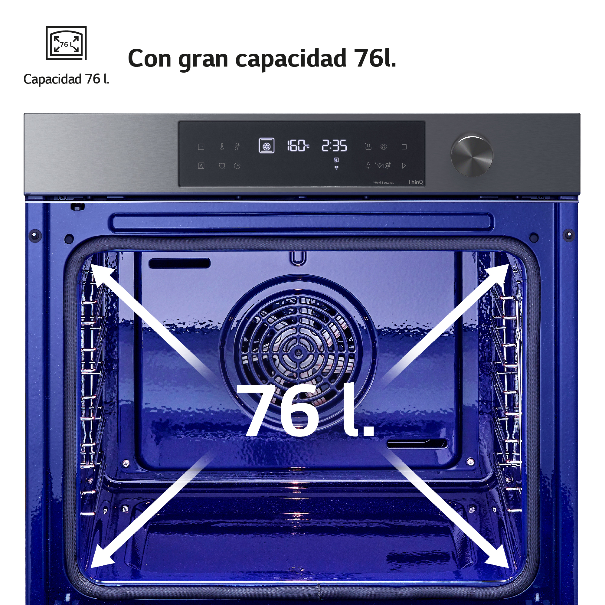 Vista de cerca de un televisor negro con soporte y fondo negro.