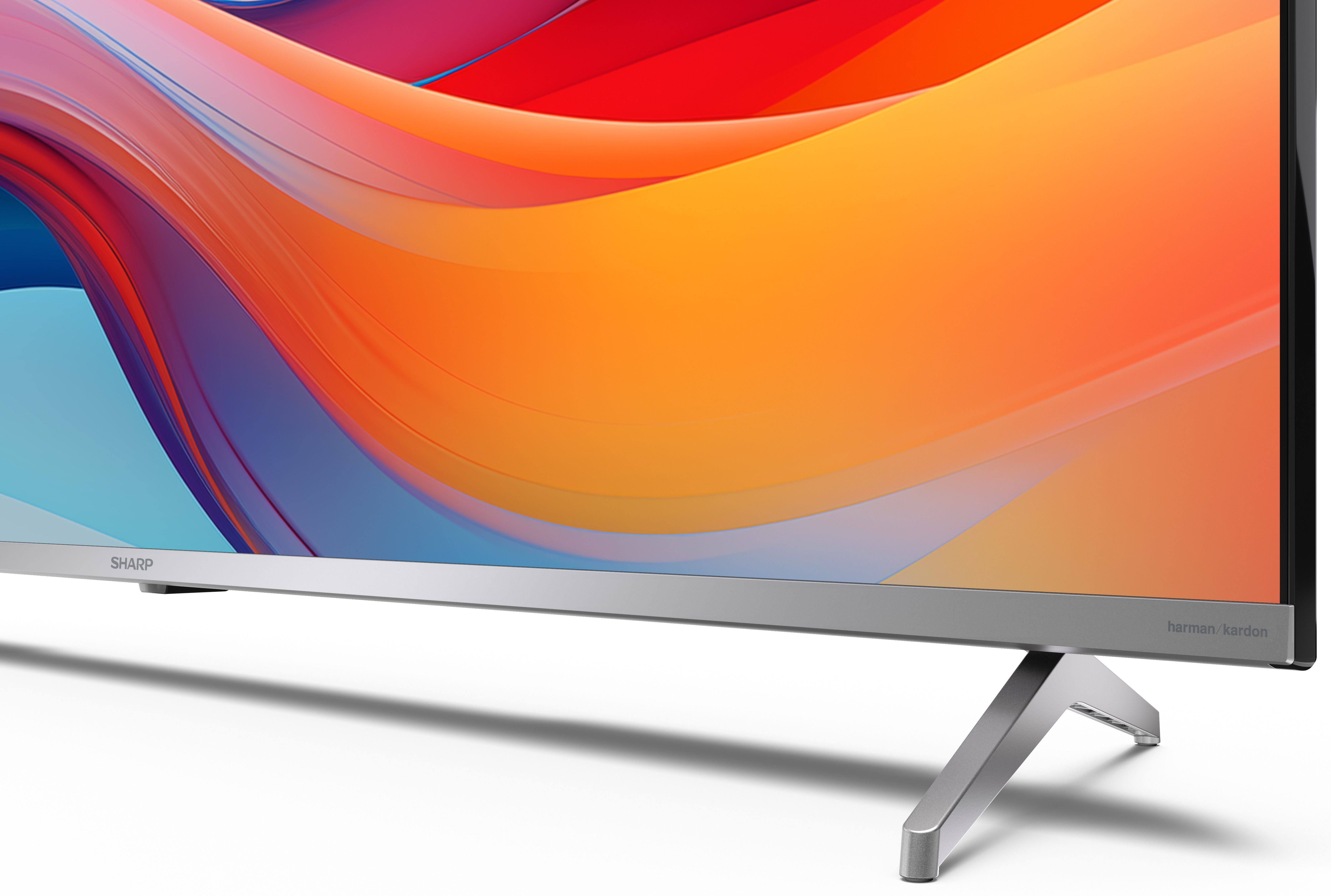 Telewizor ze srebrną podstawą, żywe kolory wyświetlane na ekranie.