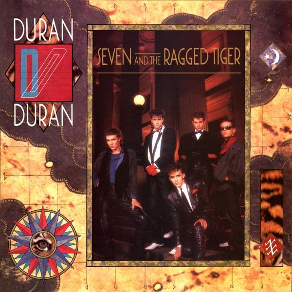 Pochette de l'album Duran Duran. Membres du groupe devant un bâtiment. Titre : Seven and the Ragged Tiger.