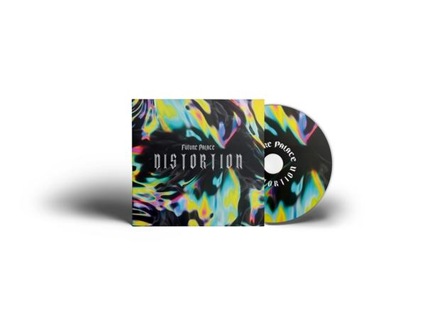 CD-Cover mit abstraktem, farbenfrohem Design und dem Wort "DISTORTION". Die CD ist schwarz.