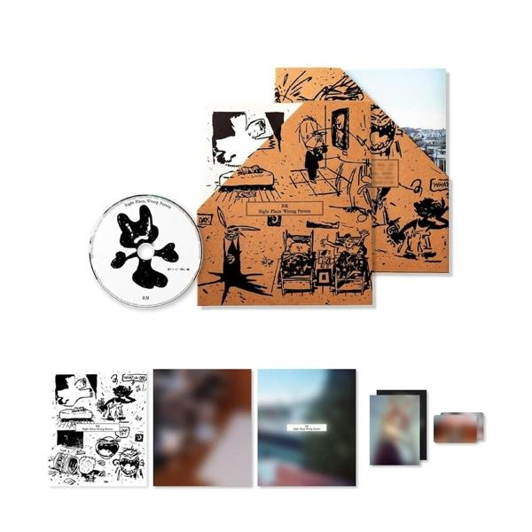 Albumcover mit CD, Illustrationen und verschwommenem Bild. Schwarz-Weiß- und Brauntöne.