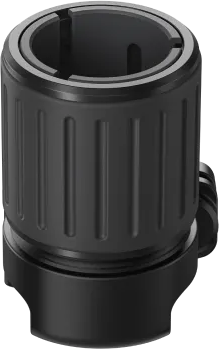 Ein schwarzer zylindrischer Adapter mit vertikalen Rillen und einem kleinen Knopf. Es ist ein Kamerazubehör.