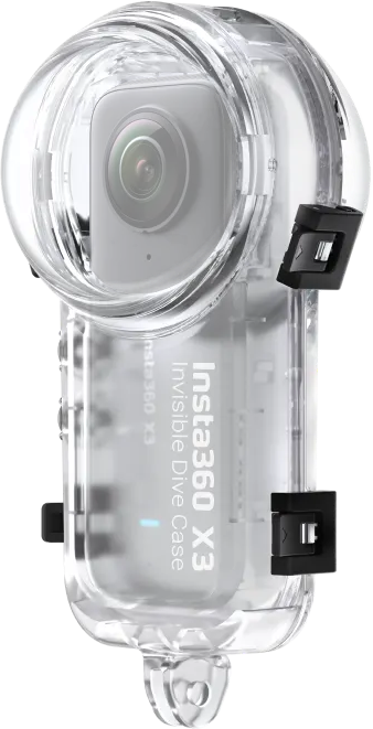 Ein klarer Insta360 X3 Tauchgehäuse, das die Kamera im Inneren zeigt. Es ist ein transparentes, wasserdichtes Gerät.