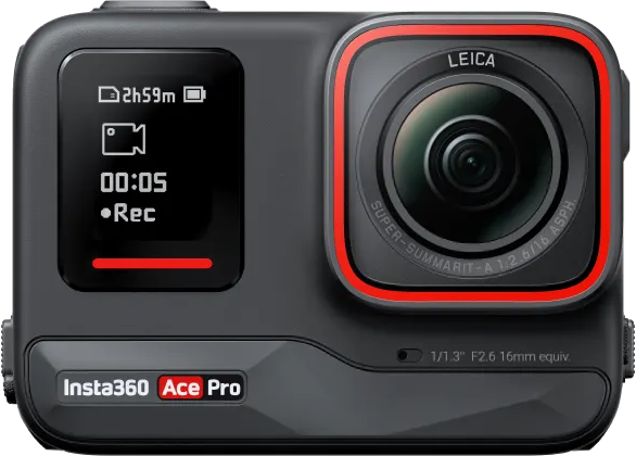 Videocamera d'azione nera con obiettivo Leica, bordo rosso e schermo che mostra il tempo di registrazione.