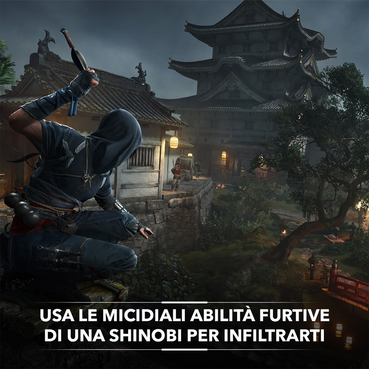 Ninja in tenuta nera, con una lama, accovacciato di fronte a un tempio.