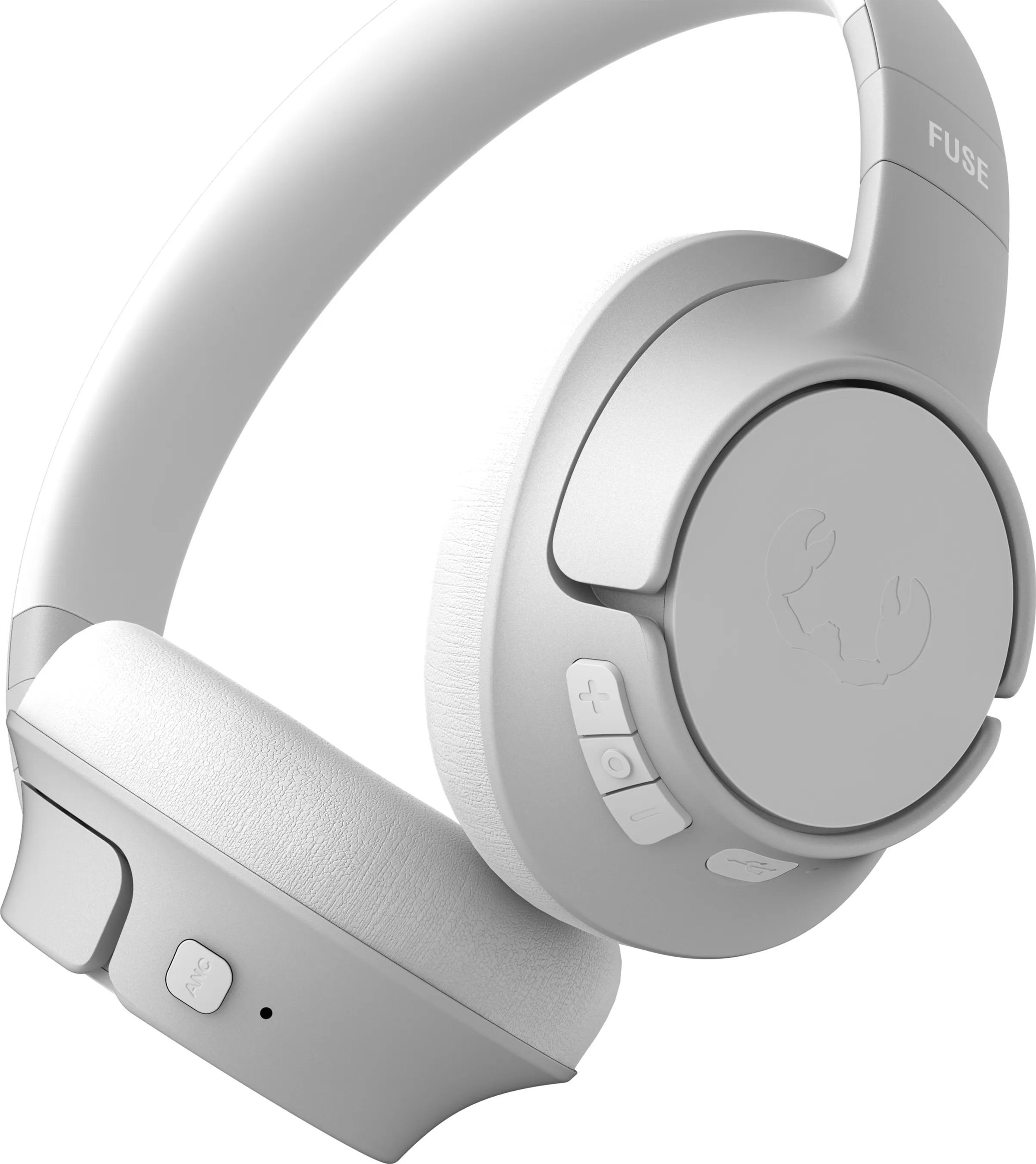 Casque blanc avec boutons, port de microphone et la marque FUSE. Fond blanc.