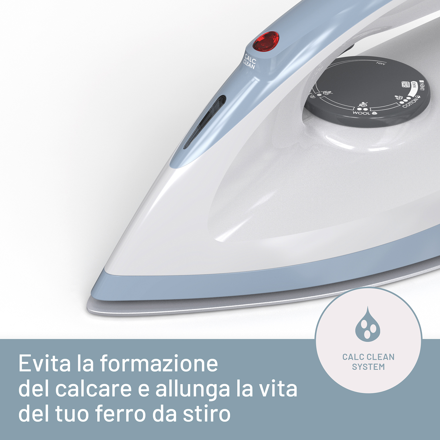 Ferro da stiro bianco e blu, vista dall'alto, con un pulsante. Testo sul sistema calc clean.