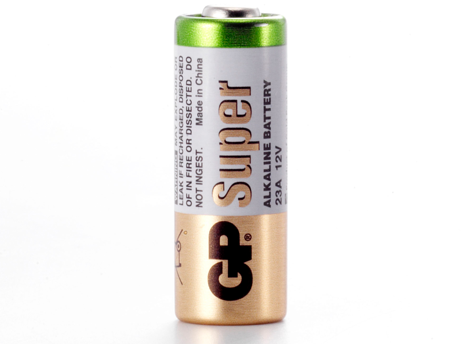 Tek bir GP Super alkalin pil, altın ve yeşil, beyaz bir arka plan üzerinde dik duruyor.