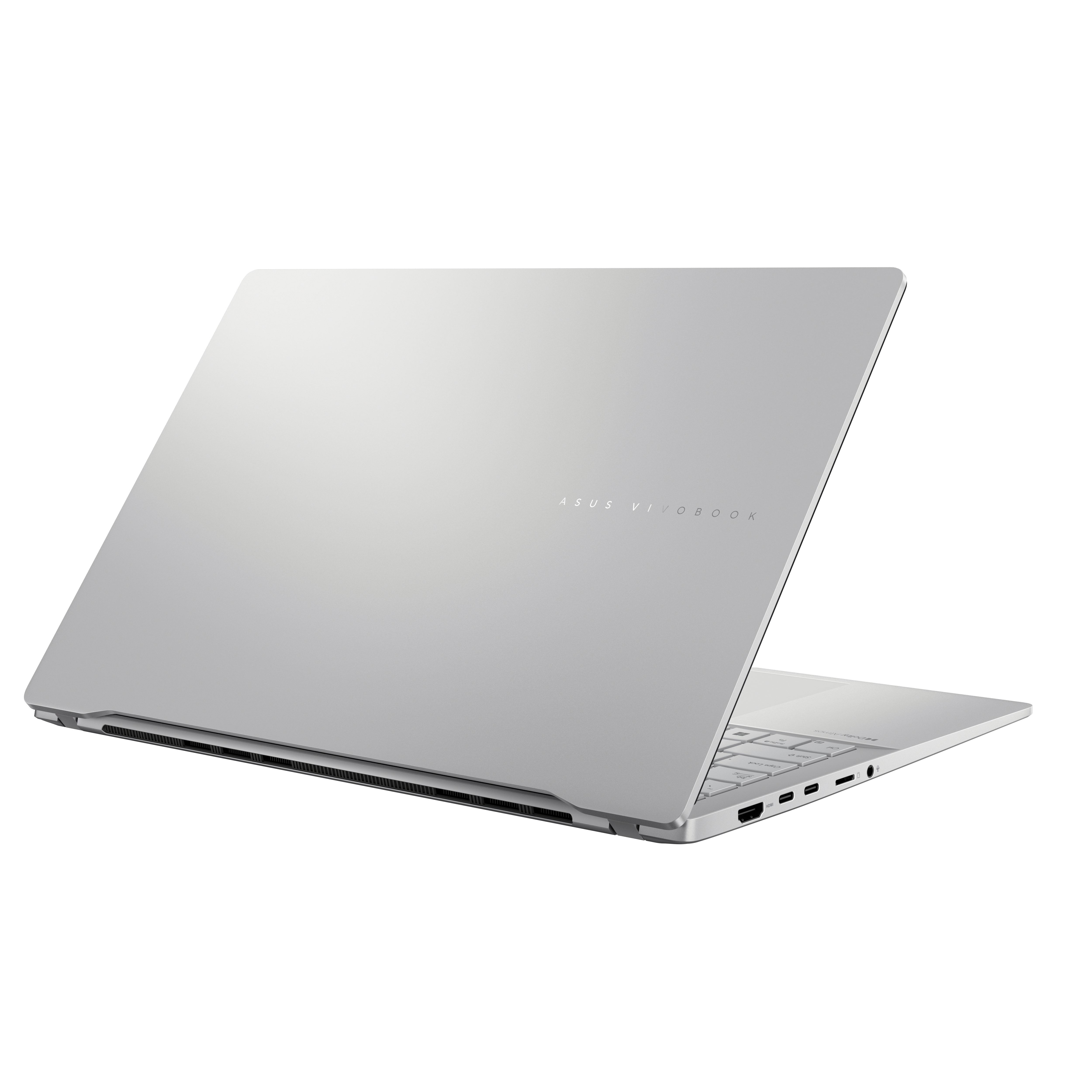 Silberner Laptop, Rückansicht, geöffnet auf weißer Oberfläche. ASUS Vivobook Logo sichtbar.