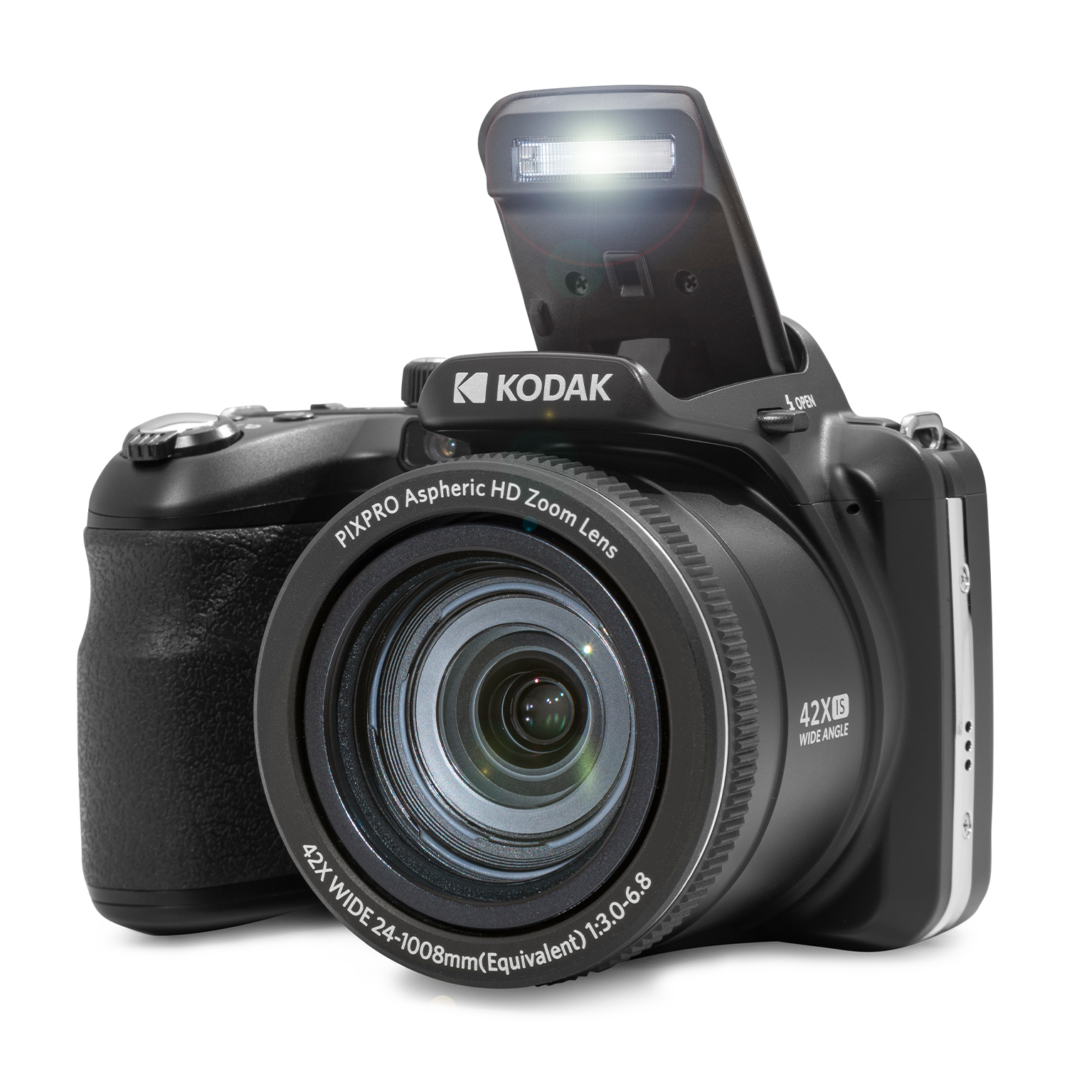 Fotocamera Kodak nera con flash alzato. Obiettivo e pulsanti visibili. Sfondo bianco.