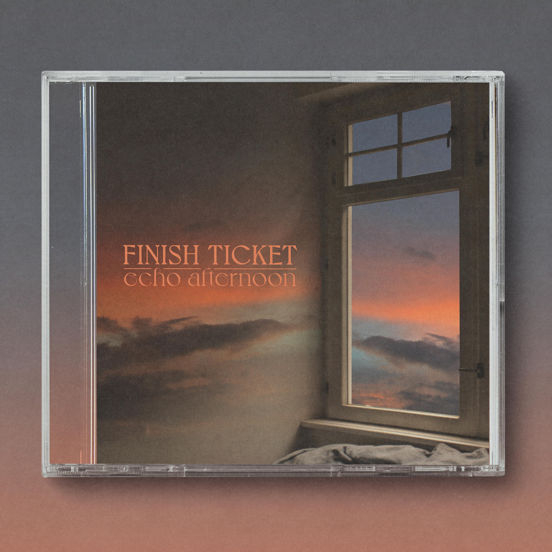 CD-Hülle mit Albumcover, das einen Sonnenuntergang durch ein Fenster zeigt, mit Textüberlagerung.