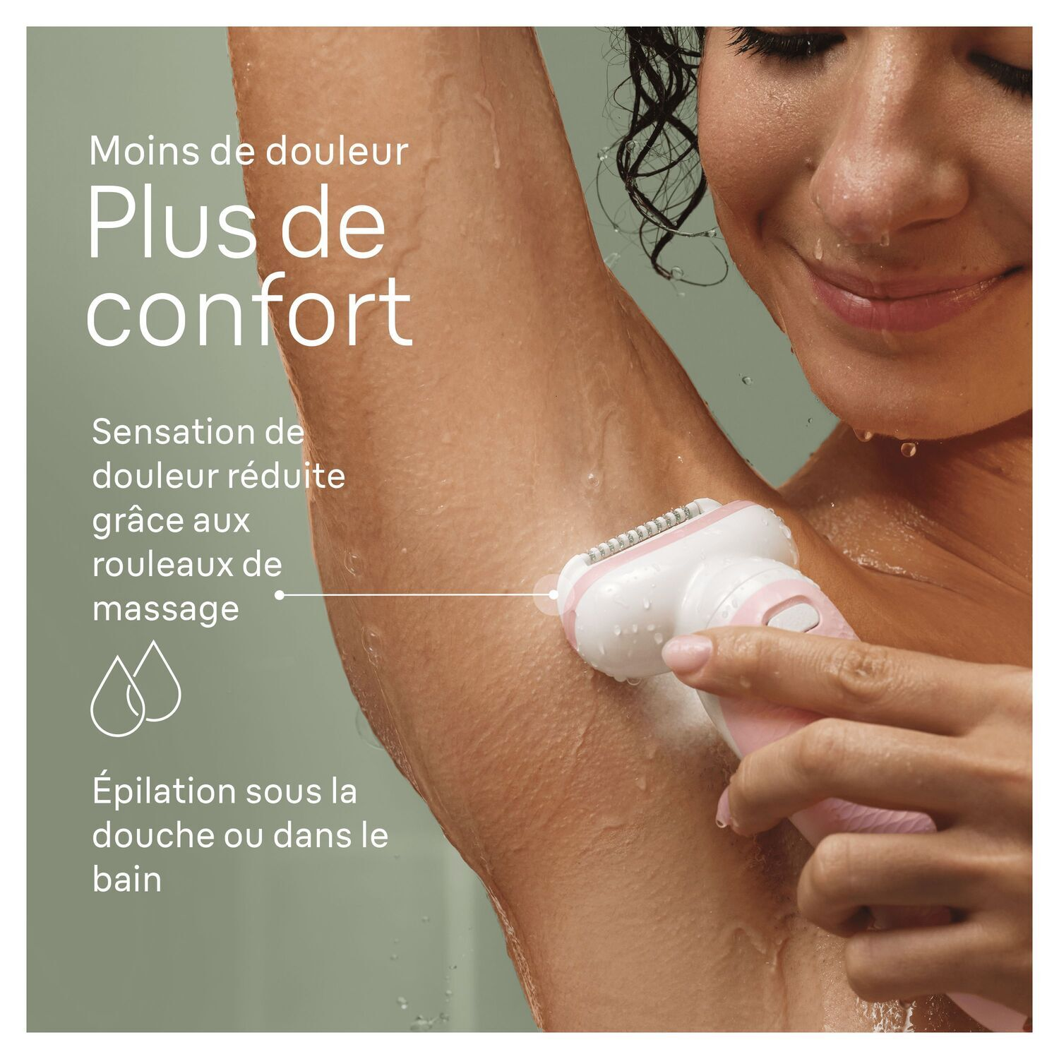 Une femme utilise un appareil d'épilation sous son aisselle. Des gouttelettes d'eau sont visibles. Texte en français.
