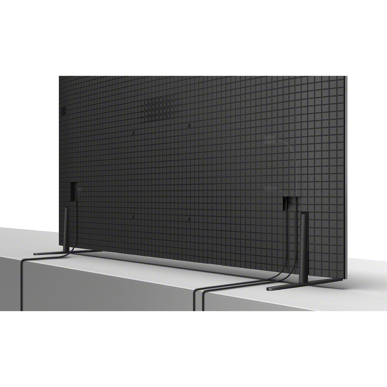 Zilveren laptop met een kleurrijk Windows-scherm, schuin op een zwart oppervlak.