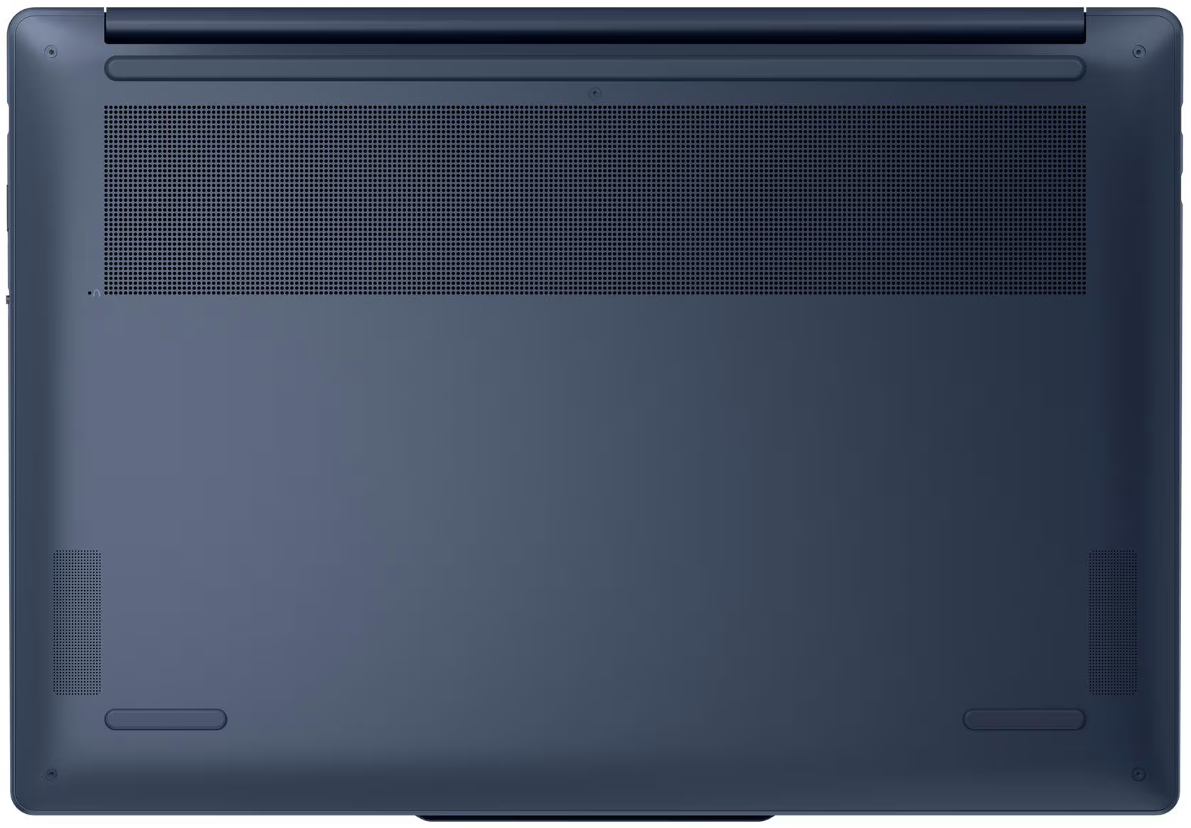 Blauer Laptop, Unteransicht. Zeigt Lüftungslöcher, Lautsprecher und Gummifüße.