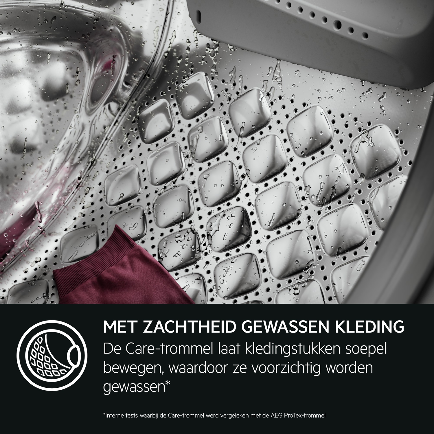 Wasmachinetrommel met een bordeauxrode legging. Metalen trommel met geperforeerde gaten.