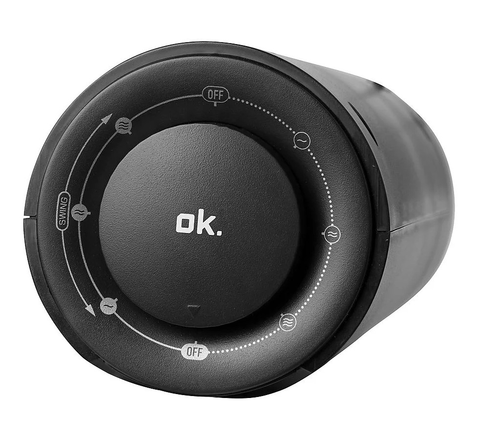 Zbliżenie czarnego panelu sterowania wentylatora ok. z opcjami swing i off oraz ikonami fal.