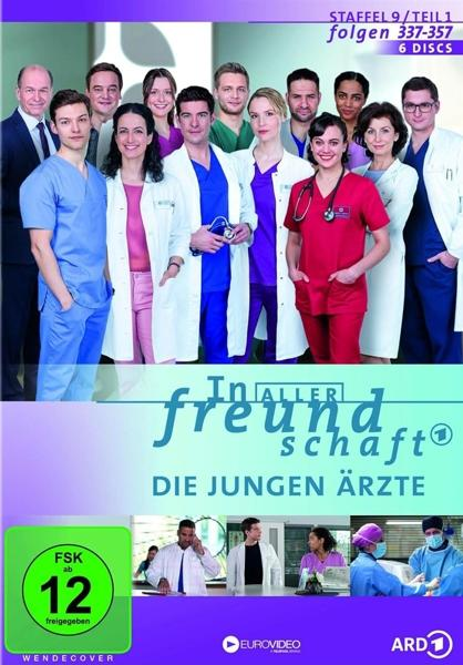 DVD-Cover: Gruppe von Ärzten und Krankenschwestern. Titel 'In aller Freundschaft'.