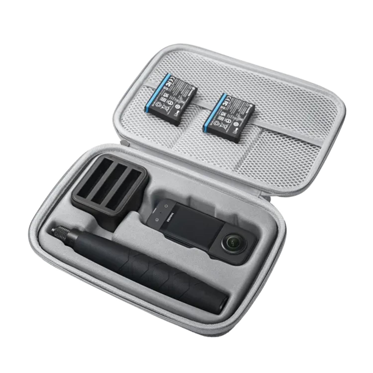 Una custodia grigia con accessori per action camera all'interno.