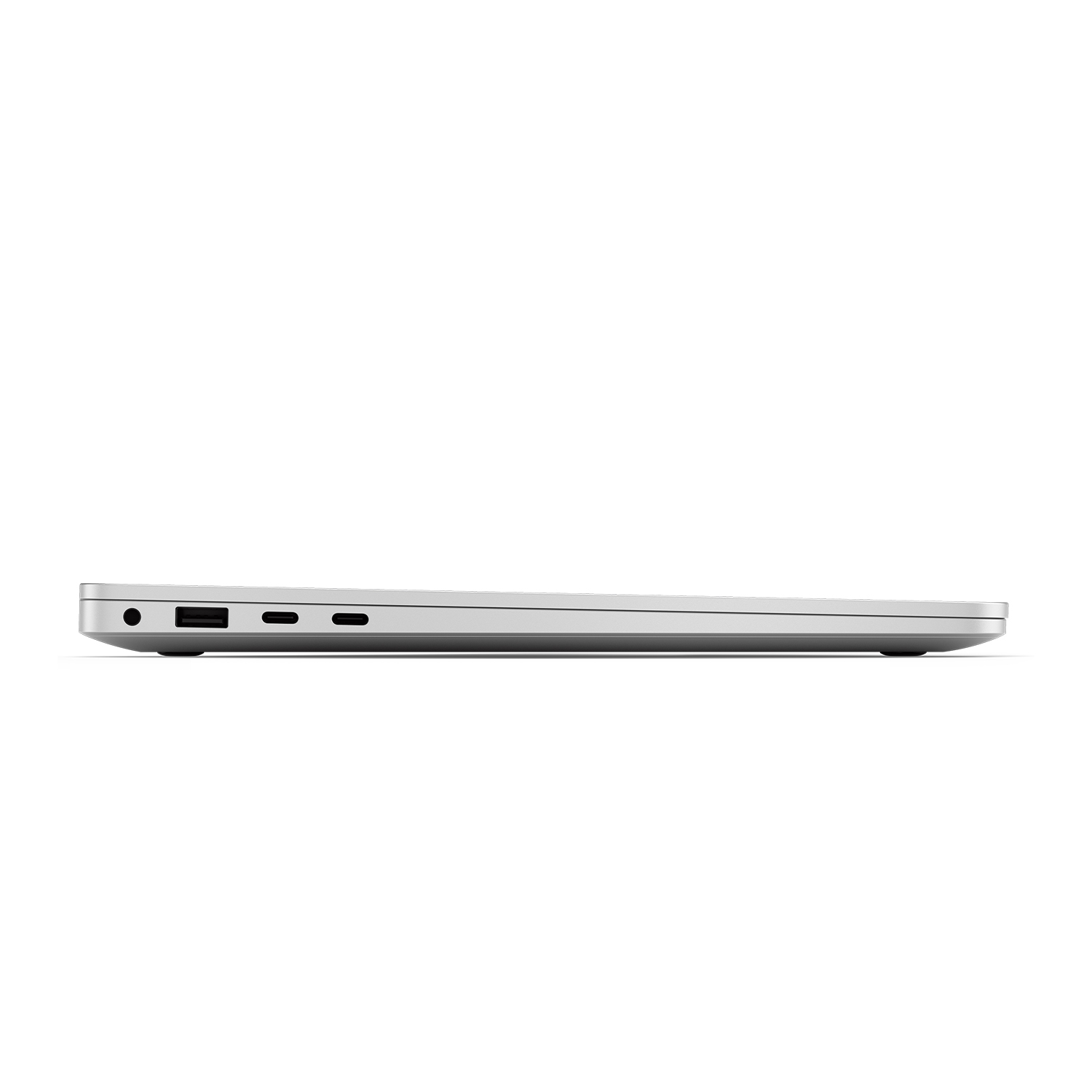 Vista laterale di un laptop argentato. Mostra porte e design elegante su sfondo bianco.
