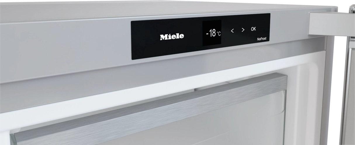 Ein Kühlschrank mit digitaler Anzeige, die -18°C und OK zeigt. Der Markenname Miele ist sichtbar.
