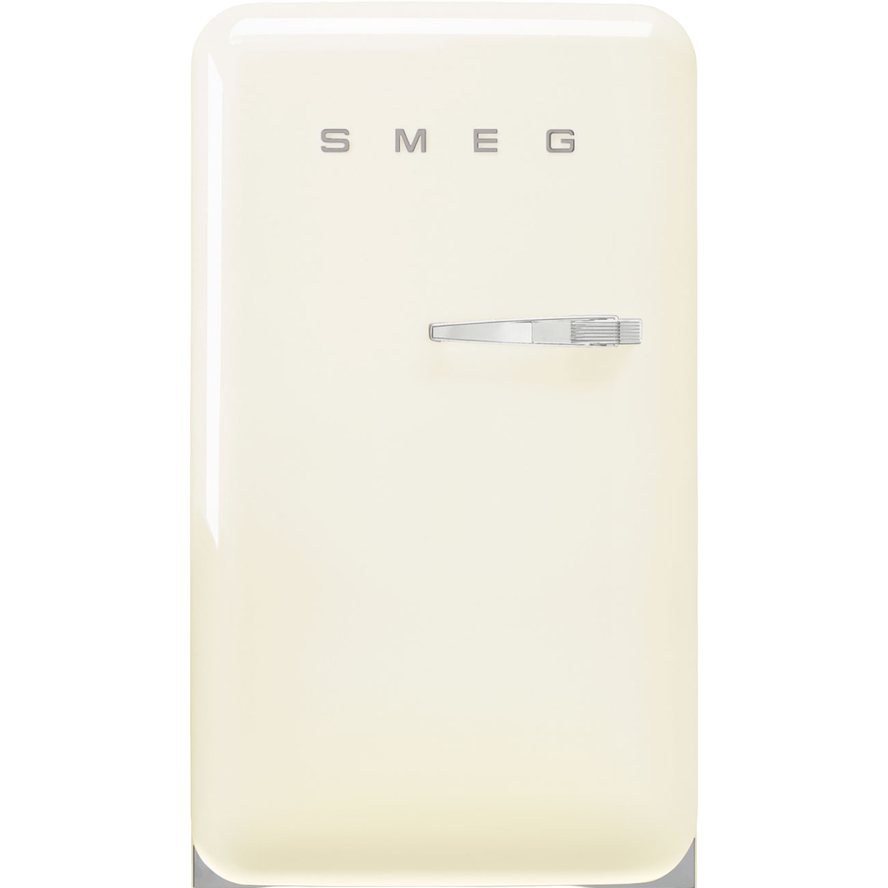 Cremefarbener Smeg-Kühlschrank mit Chromgriff. Der Markenname steht oben.