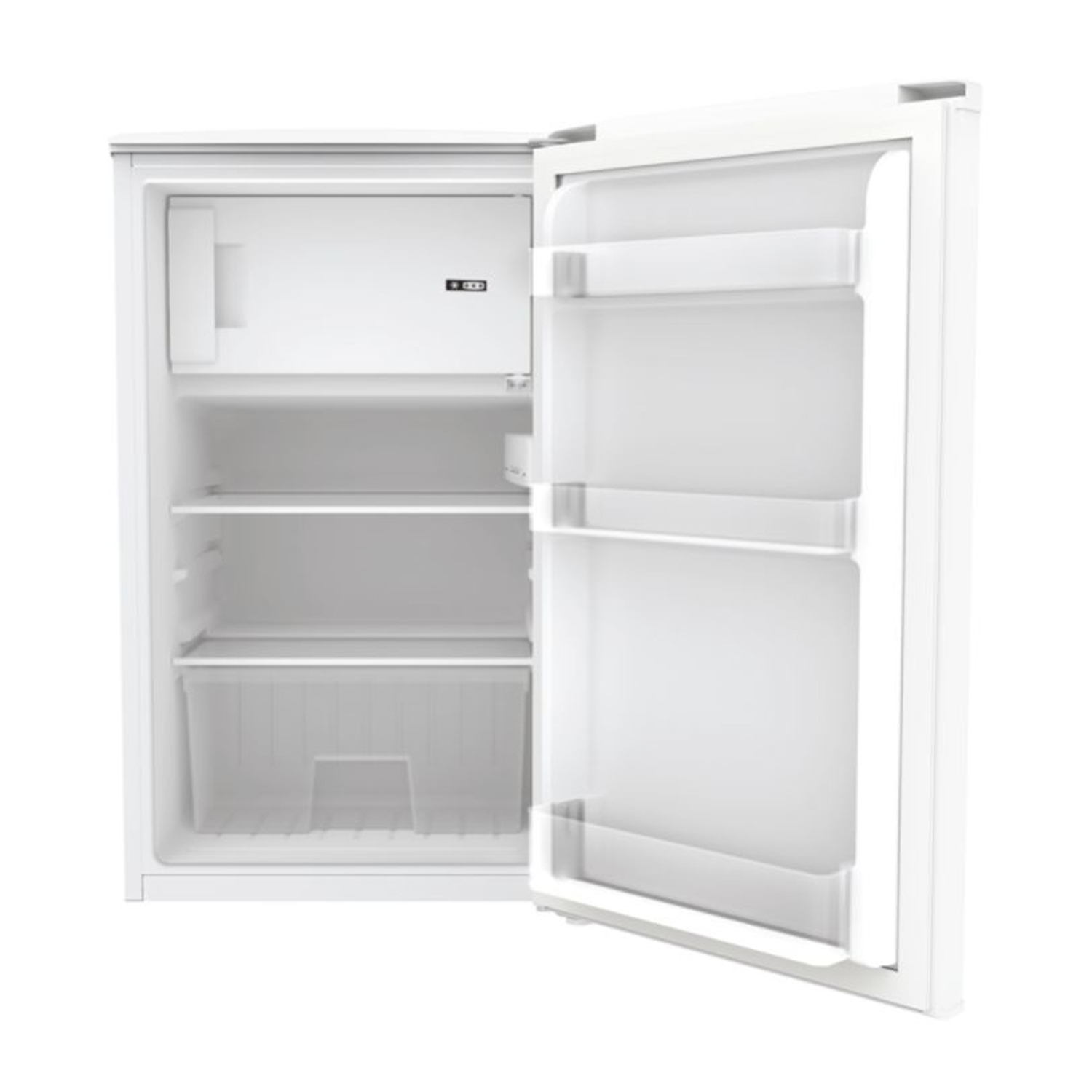 Un frigorifero bianco con la porta aperta. L'interno presenta ripiani e un cassetto.