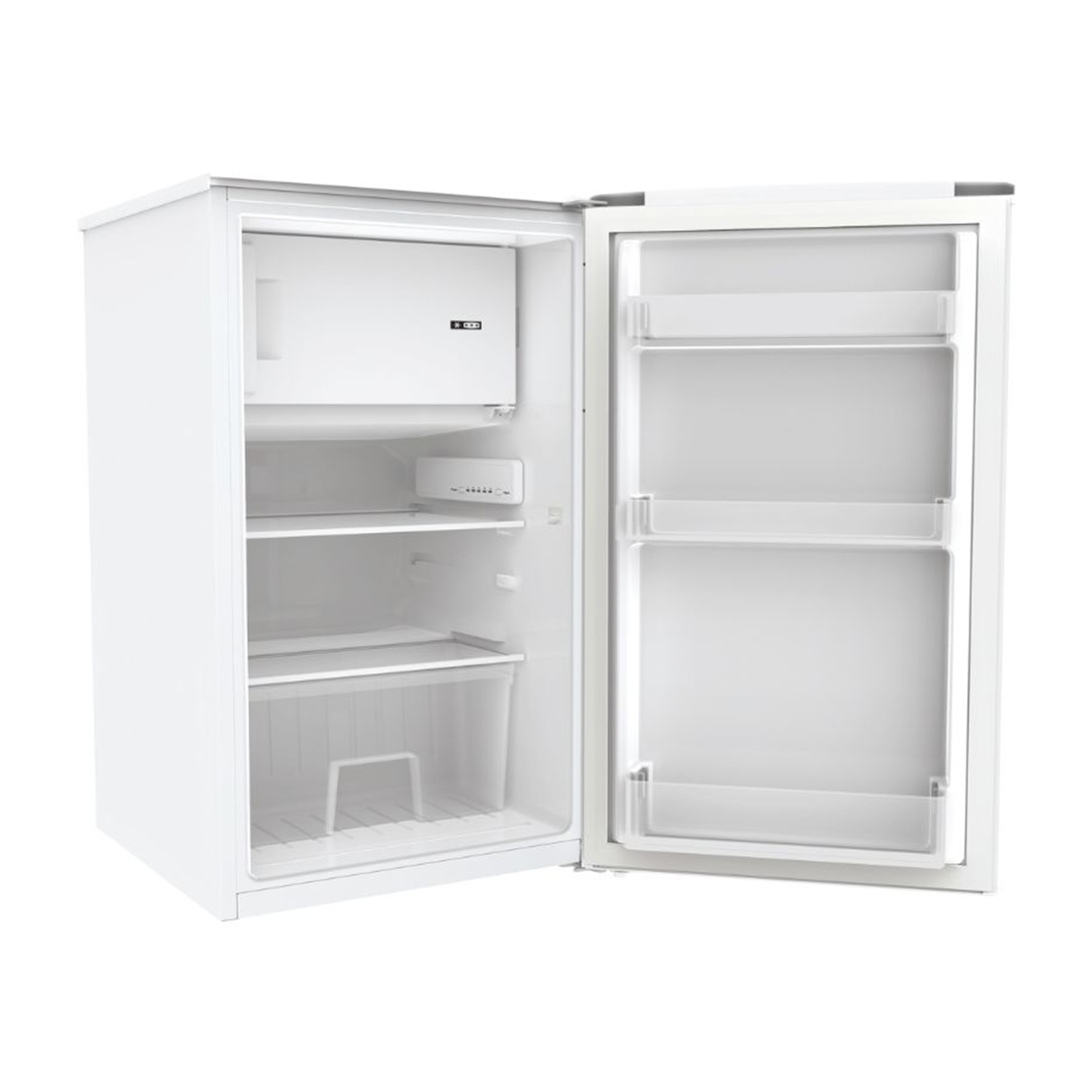 Frigorifero bianco con porta aperta, mostra ripiani e un piccolo congelatore.