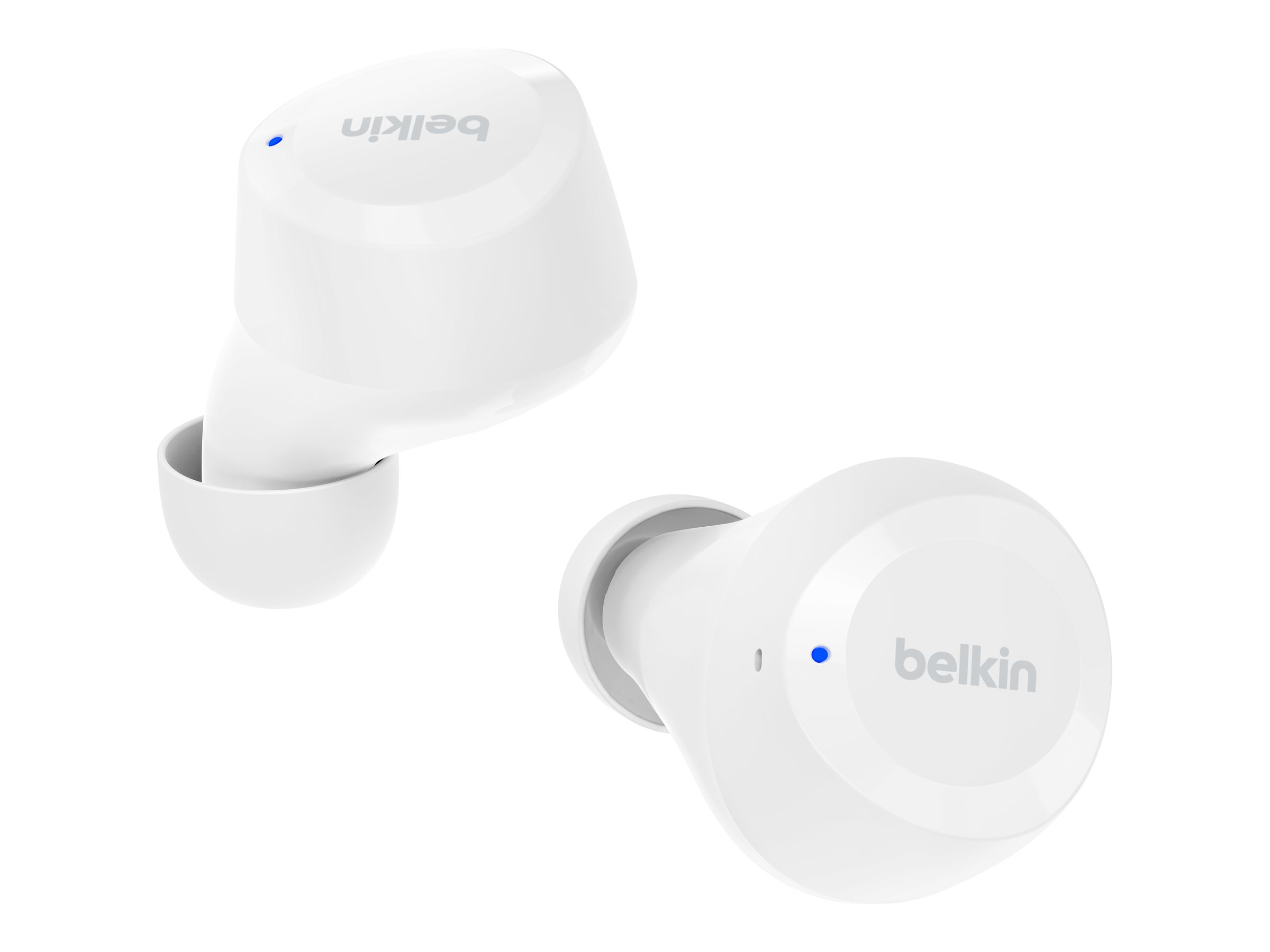 Beyaz Belkin kulaklık çifti. Belkin logosu ve mavi ışıkla yuvarlak şekle sahipler.