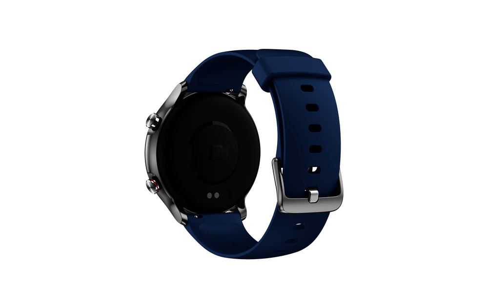 Eine Smartwatch, dunkelblaues Armband, Rückansicht auf weißem Hintergrund.