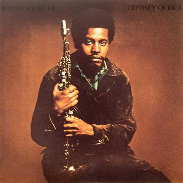 Albumcover von Wayne Shorter, der ein Saxophon hält, brauner Hintergrund.