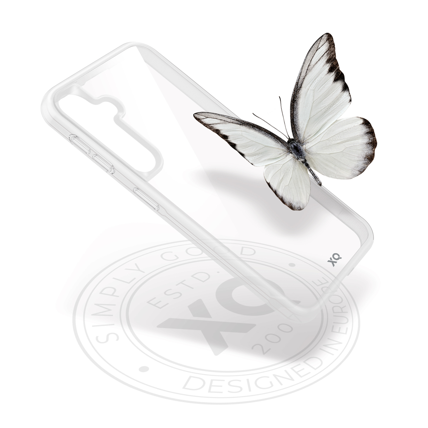 Coque de téléphone transparente avec un papillon. La coque est claire, un papillon blanc est à côté.