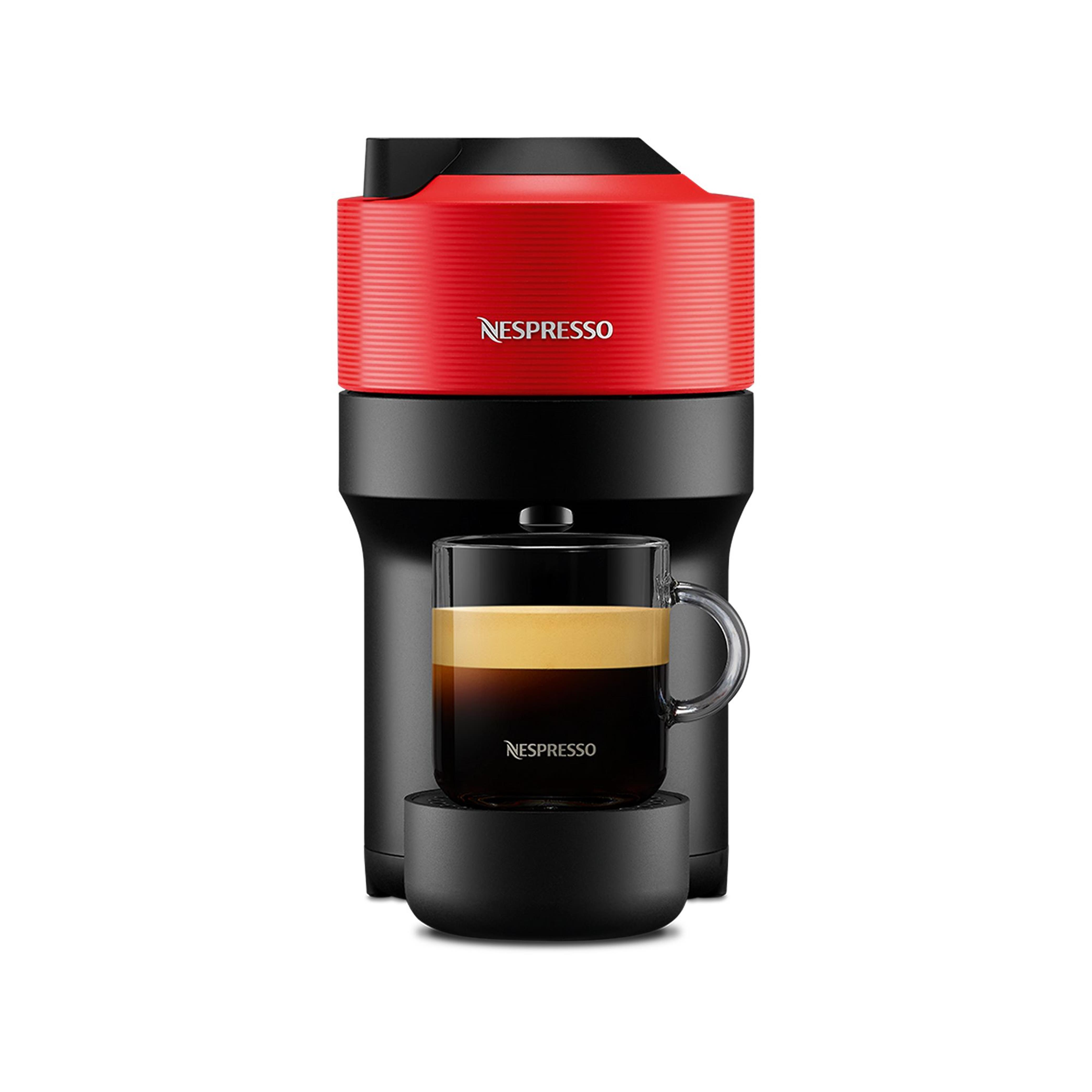 Üzerinde bir bardak kahve bulunan kırmızı ve siyah bir Nespresso kahve makinesi.