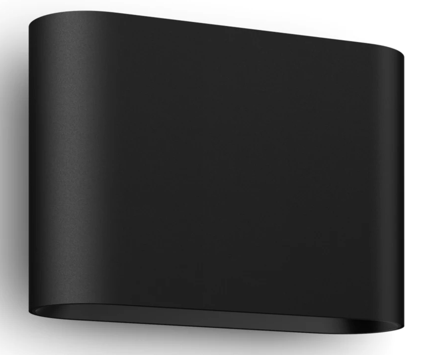 Czarna, owalna lampa ścienna. Jest zamontowana na białej ścianie, rzucając subtelny cień.