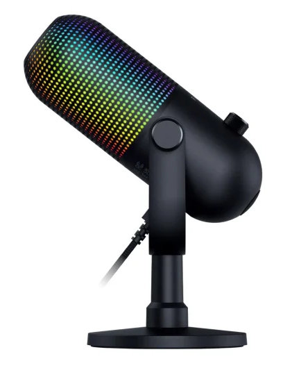 Czarny mikrofon z kolorowymi światłami RGB. Mikrofon stoi na czarnym statywie.