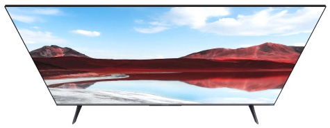 Telewizor panoramiczny na stojaku, wyświetlający krajobraz z górami i wodą.