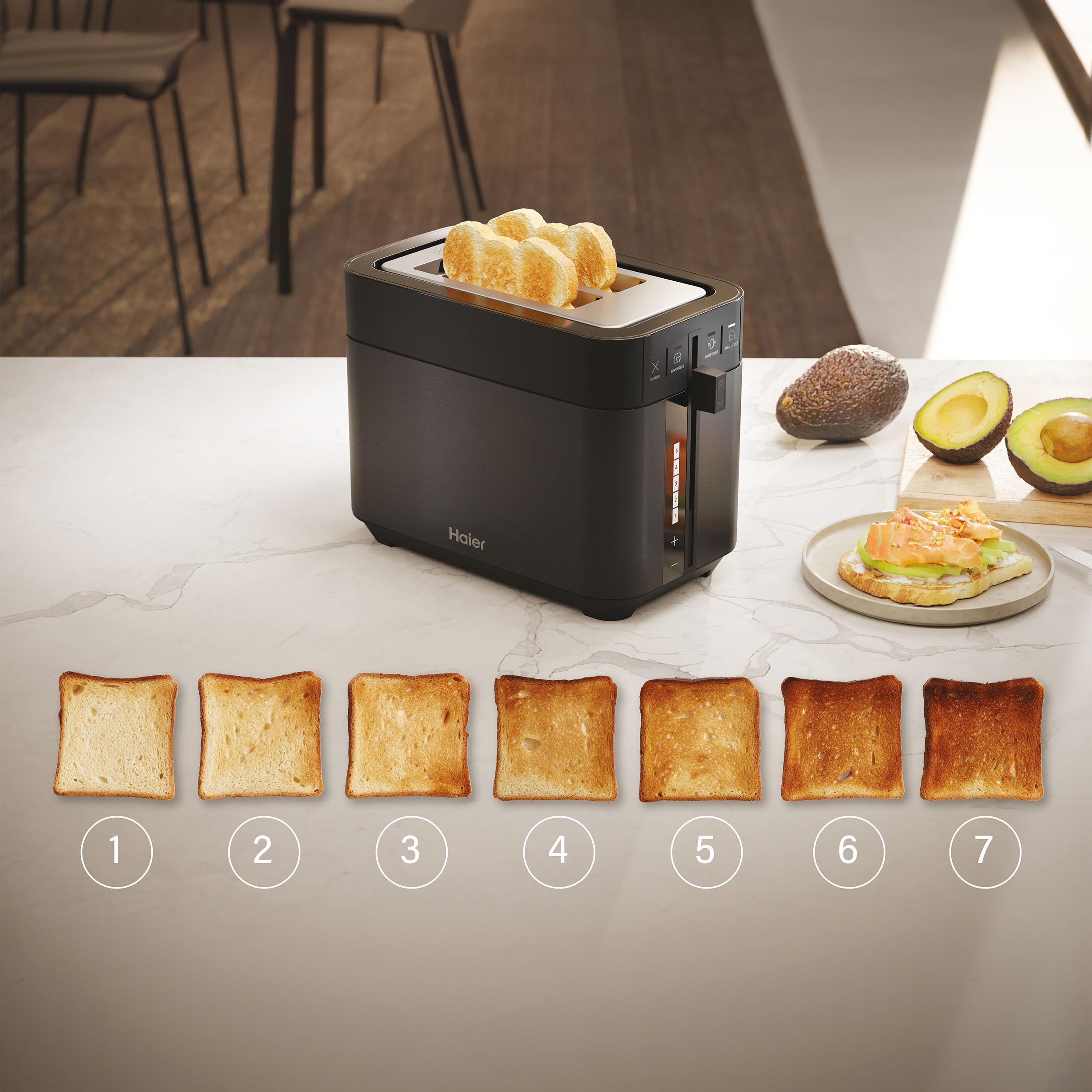 Schwarzer Toaster mit Brot. Zeigt Toaststadien mit Toast und Avocado.